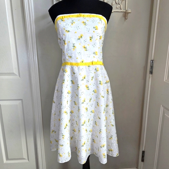 Volume One Vintage Inspired Strapless White With Yellow Embroidery Size … - Picture 1 of 6